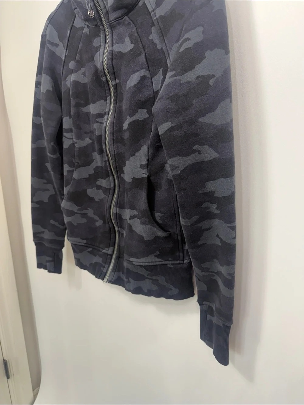 Lululemon scuba hoodie full zip camo print size 6